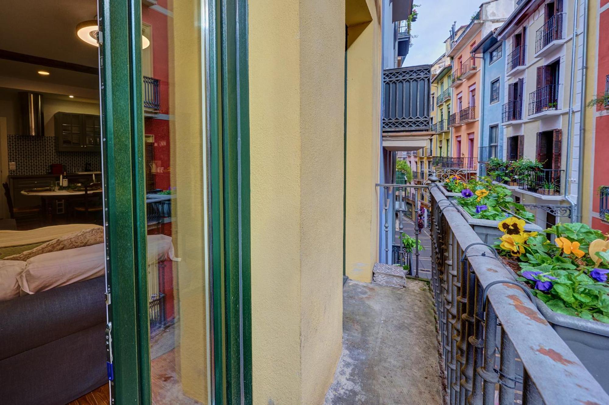 Apartment Heart Of Iv By Clabao Pamplona